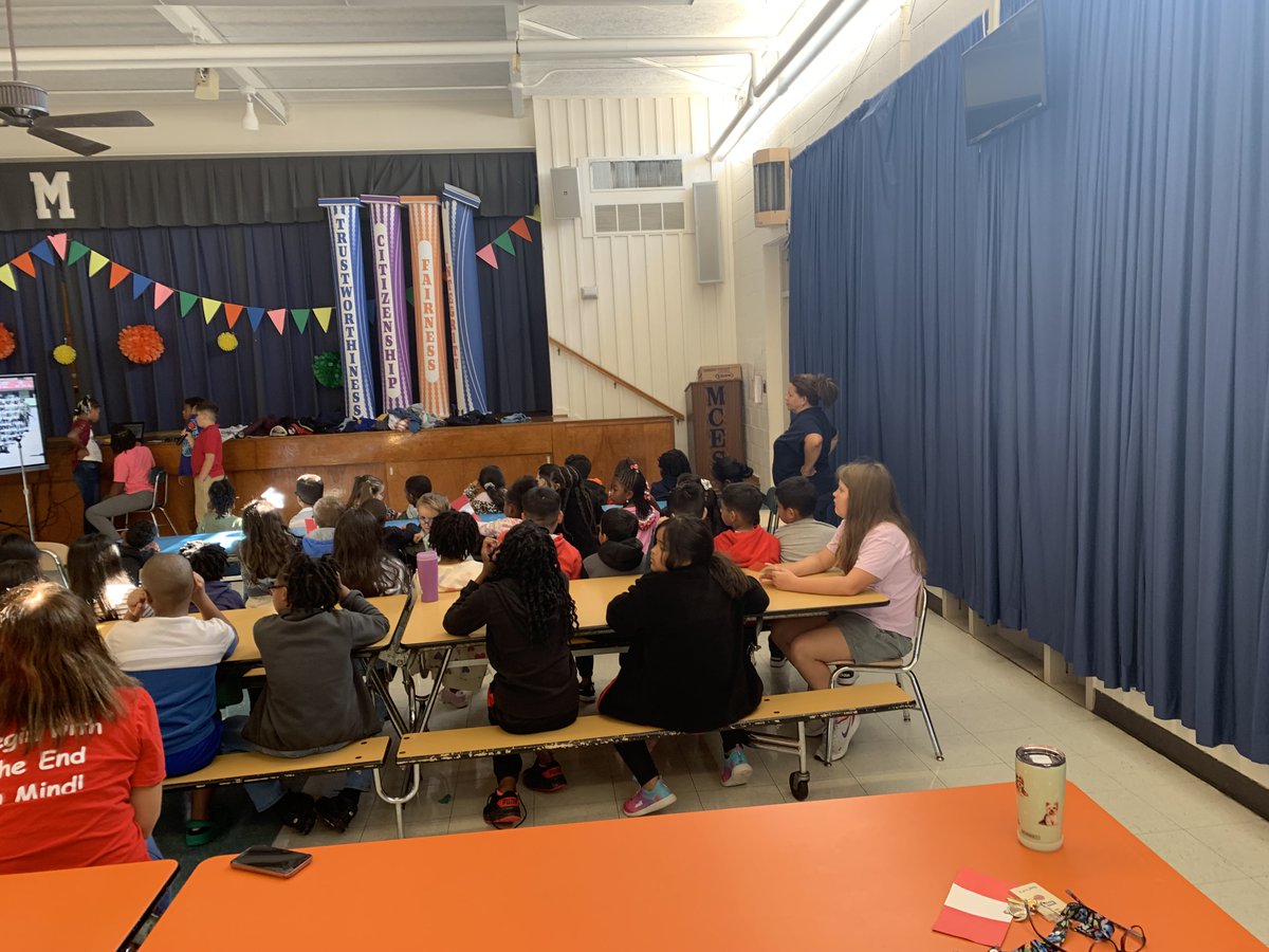 Look at our 3-5 Dual Language students presenting information during Hispanic Heritage Month. This was a terrific student-lead event <a href="/MontclairEleme1/">Montclair Elementary</a>