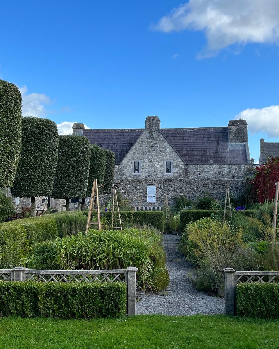 janeohlmeyer's tweet photo. It’s been years since I’ve visited #Rothehouse in Kilkenny &amp; seen the wonderful restoration of the house &amp; gardens. A real gem in a magnificent city full of medieval &amp; early modern buildings. Well worth a visit. https://t.co/dAg2LkM3l4