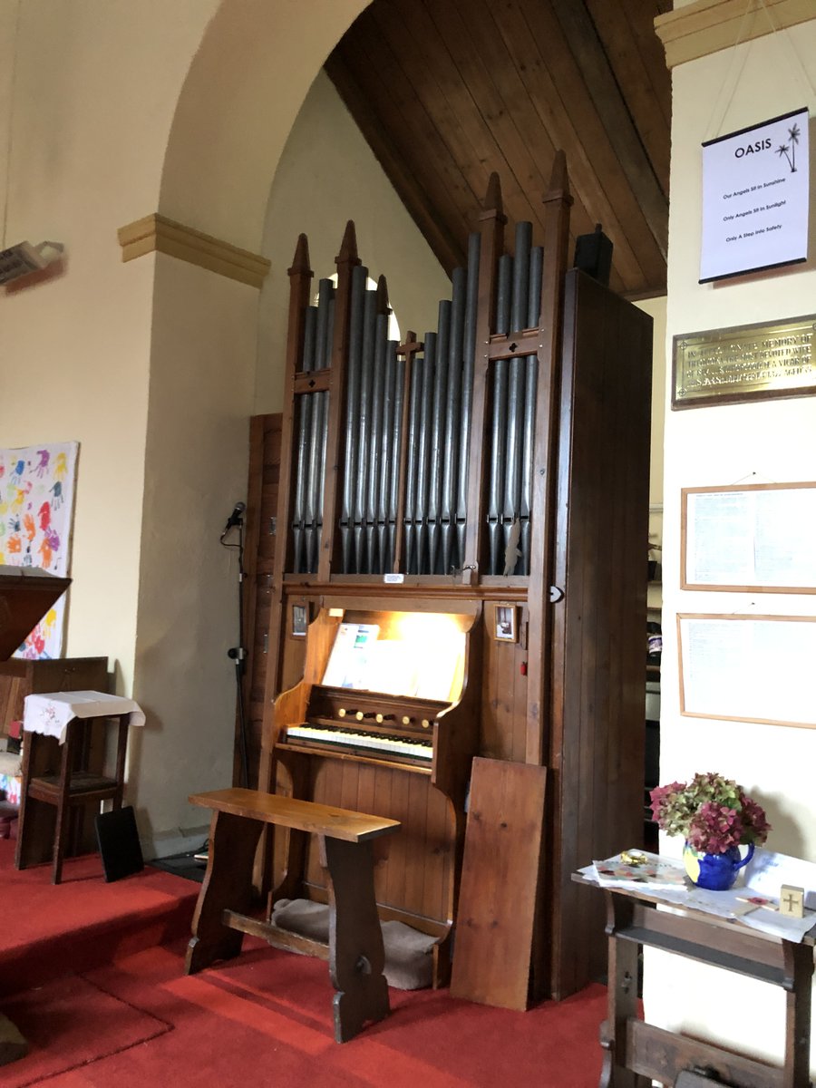 I had a go on this cute little #organ at <a href="/LannerChrist/">ChristchurchLanner</a>, #Cornwall yesterday! I attended a #ChildSafeguarding course courtesy of <a href="/cmusichub/">ASONE Hub</a> in the church hall &amp; ended up sight-reading!😂Thanks to Julia for organising the course, venue, and letting me rock those pipes! 🎵🎹