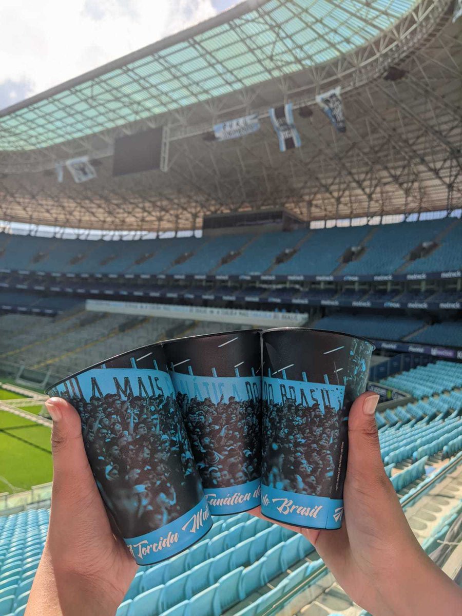 Gremio's tweet photo. #AqueceArena 🇪🇪 Domingo, os primeiros MIL gremistas que entrarem na Arquibancada Norte, entre 14h e 15h, levam pra casa copos personalizados da torcida mais fanática do Brasil. Chega cedo pra apoiar o Tricolor! Acesso pelos portões Q, S, U e W da @todosnaarena. #GRExBAH https://t.co/jZEBvTSGFS