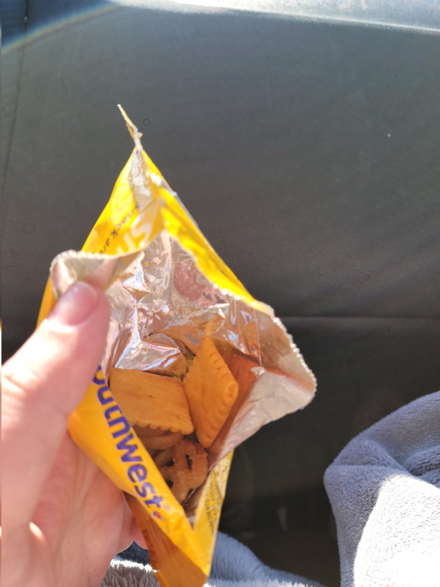 cupcakemenace's tweet photo. My mom brought me my fave @SouthwestAir snack and well... idk if I should 😂 or 😭 https://t.co/M5TNC5GoGP