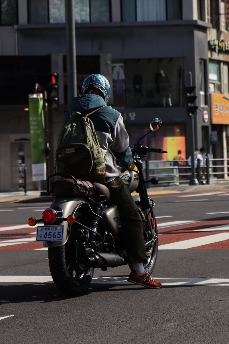DanSh1elds's tweet photo. Royal Enfield 🇰🇷
#Royalenfield #Jeju #Jejucity #Jejuisland #Southkorea #solotravel #sabattical #Canon90d #motorcycle #streetphotography https://t.co/9xBLeA1RMJ