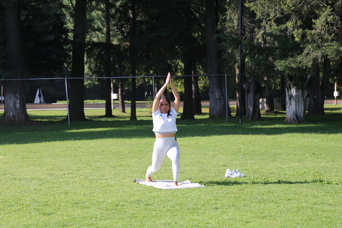 somoscecytem's tweet photo. Como cada viernes en las áreas verdes de Dirección General del CECyTEM, se llevó a cabo una sesión de yoga implementada por #PROSABI. 🧘🏻♀️🧘🏻 https://t.co/snMYUKHMxH