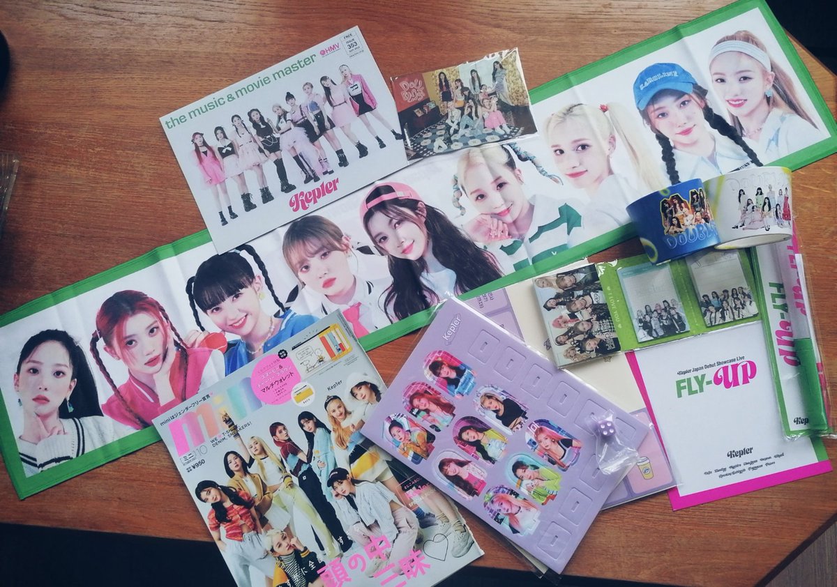 _itsMeRosy's tweet photo. Today I received a package with Kep1er goods 🥺😍💜
I can't wait to decorate my room with them!
#Kep1er #kep1er_fly_up #fly_up #Kep1er_japan_debut @official_kep1er @kep1er_jp #Kep1ian #KEP1ERCOMEBACK https://t.co/Dp3Uo0k6yZ