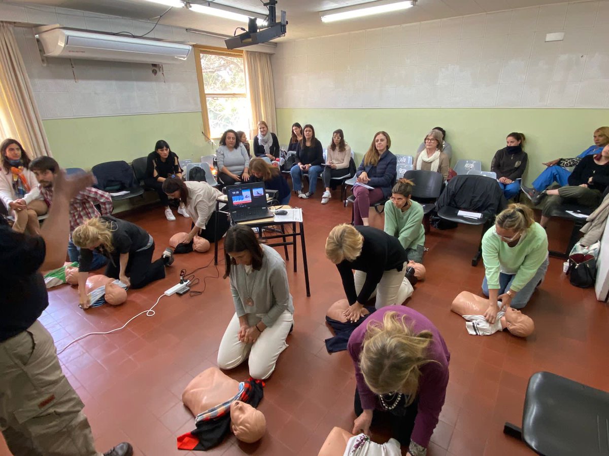 CyD_MSI's tweet photo. Curso de Primeros Auxilios y RCP para profesionales de CEFA, Educación y Centro de Salud Ramón Carrillo a cargo del Instructor Jorge Ramírez de Prevención Art @gustavoposse @SanIsidroGob @PosseMacarena https://t.co/z1ISvdMa4M