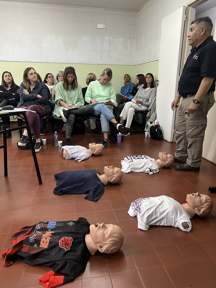 CyD_MSI's tweet photo. Curso de Primeros Auxilios y RCP para profesionales de CEFA, Educación y Centro de Salud Ramón Carrillo a cargo del Instructor Jorge Ramírez de Prevención Art @gustavoposse @SanIsidroGob @PosseMacarena https://t.co/z1ISvdMa4M