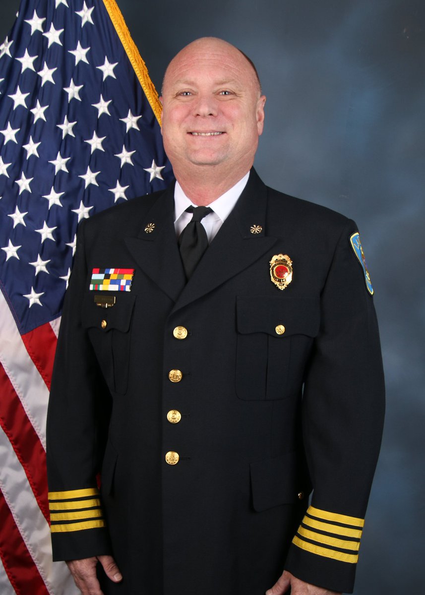LakelandFD's tweet photo. #LFDMediaRelease | Lakeland Assistant Fire Chief Earns Executive Fire Officer Designation. Read more at https://t.co/q1y6MtSaao https://t.co/RC5CnEJTFX