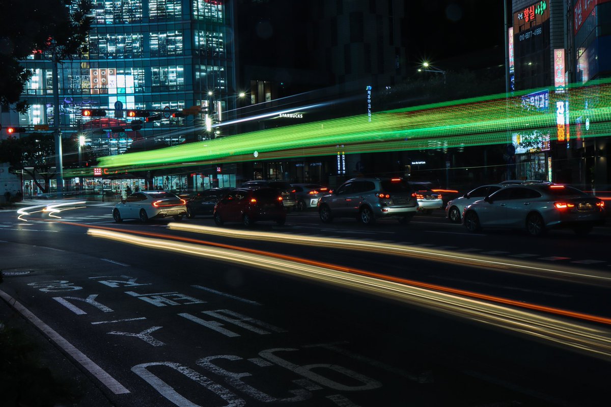 DanSh1elds's tweet photo. Light speed
#Lighttrails #lighttrailsphotography #longexposure #Citylights #streetphotography #Street #Jeju #Jejucity #Jejuisland #Southkorea #solotravel #sabattical #Canon90d https://t.co/yWYIEMIAFj