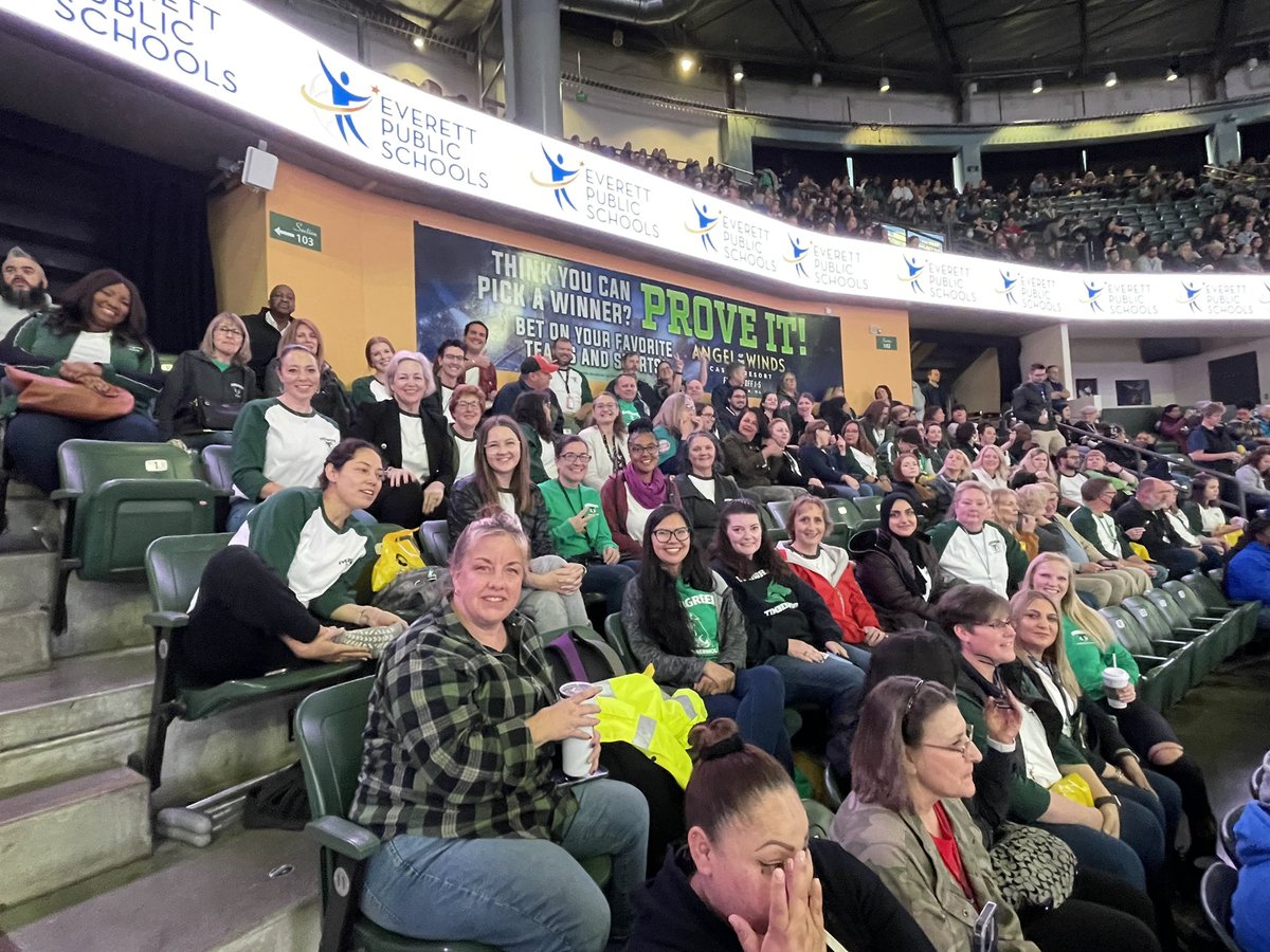 EPS_EvergreenMS's tweet photo. Evergreen MS showed up strong for our district LID! Let the SEL learning begin!  @EverettSchools @DrIanBSaltzman @EPS_Region2 https://t.co/EGkDbE3602