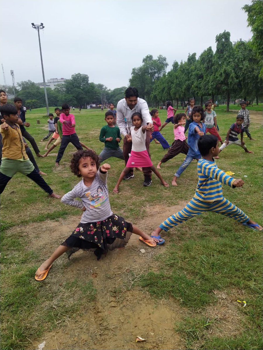Karate classes for the kids of DUSIB Shelter near Bhikaji Cama Place.

#DelhiHomelessWithDUSIB
