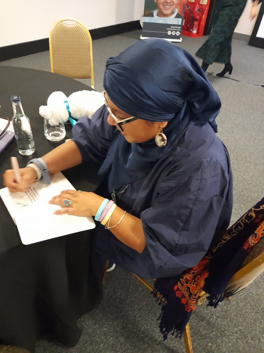 MrsCravenSTM's tweet photo. Brilliant day at the #litcon22 @OneEducation 
Highlight was definitely meeting @OnjaliRauf 😁 https://t.co/SlWpfRqFWS