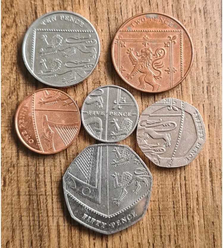 KimTedcastle's tweet photo. Today’s education came from a friends coin obsessed 9 year old son 😳🤯
Coins placed together form a shield 🛡 #RoyalCoatOfArms #FridayVibes #HowDidINotKnowThis #FindsFriday https://t.co/6eEUx6UvXZ