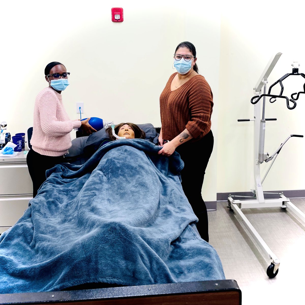 IPIHealthAtHome's tweet photo. Our new grad residents are getting hands-on training in our SIM lab! Cohorts begin the first Monday of each month, and the next one is set for NOVEMBER 7TH. Follow the link (https://t.co/aZh9MRdNiJ) to apply online and ask about our tuition expense reimbursement of up to $4,000! https://t.co/seKmQwErsF