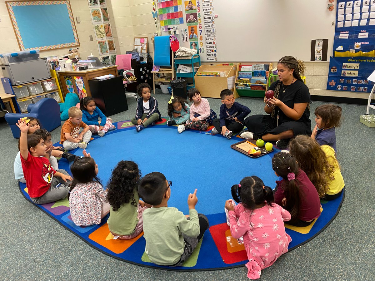 MrsCarofinePreK's tweet photo. PreK Scientists learning about the apple #lifecycle & getting ready to do a little hands-on exploration at @VirginiaRunES. πππ #prekscience #seasonalchanges https://t.co/DSmhr7zJbj
