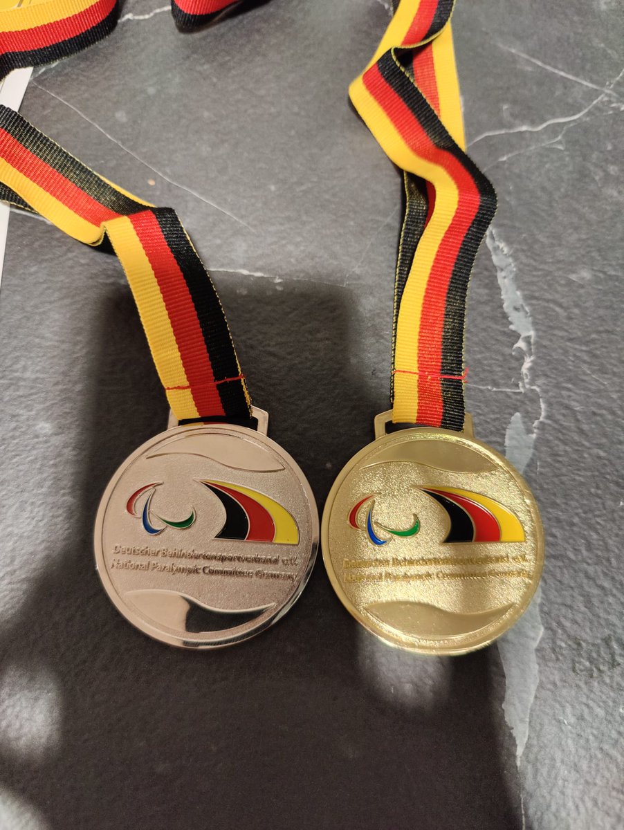 MaxKroeber's tweet photo. So strahlen Sieger bei der Deutschen Meisterschaft im Para Tischtennis. 1. Platz im Team und 2. Platz im Einzel bei den Erwachsenen:). Danke an mein Team! https://t.co/VIAuQ2PCso