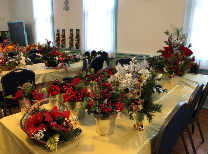 pcusabingewatch's tweet photo. Delaware City Presbyterian #DelawareCity #Delaware Holiday Market Oct. 14-15, 2022 includes autumn, Christmas, winter arrangements.
#FridayFlowers 💐
#Presbyterian #pcusa @SynodNE @CindyKohlmann #autumn 🍂 #Christmas #poinsettia #winter #crafts #sale #holiday
#FlowersonFriday https://t.co/dE21pYWwf1