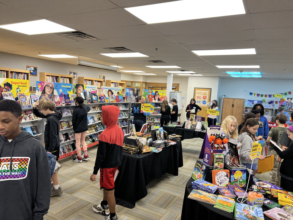 McLeanLCLibrary's tweet photo. Book Fair in @McLeanSchool Learning Commons! https://t.co/X2u1lSKhCw