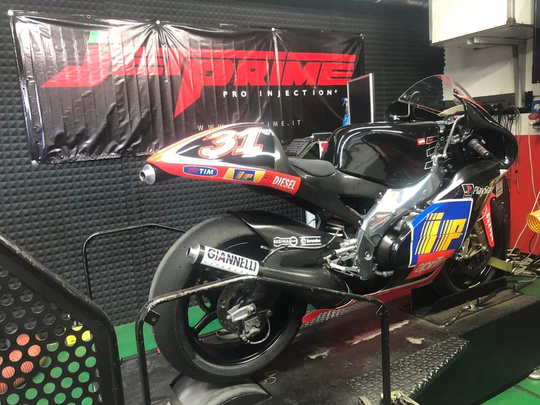 2TRiders1's tweet photo. The Aprilia RSW250 from Matteo Galli, testing the power from this beast at Jetprime.
👉 More on Instagram &amp; Facebook. 👈
▪️▪️▪️▪️▪️▪️▪️▪️▪️▪️▪️
🚨 2TRiders respects the copyrights from Matteo Galli.
▪️▪️▪️▪️▪️▪️▪️▪️▪️▪️▪️ https://t.co/GMew4VVPI4