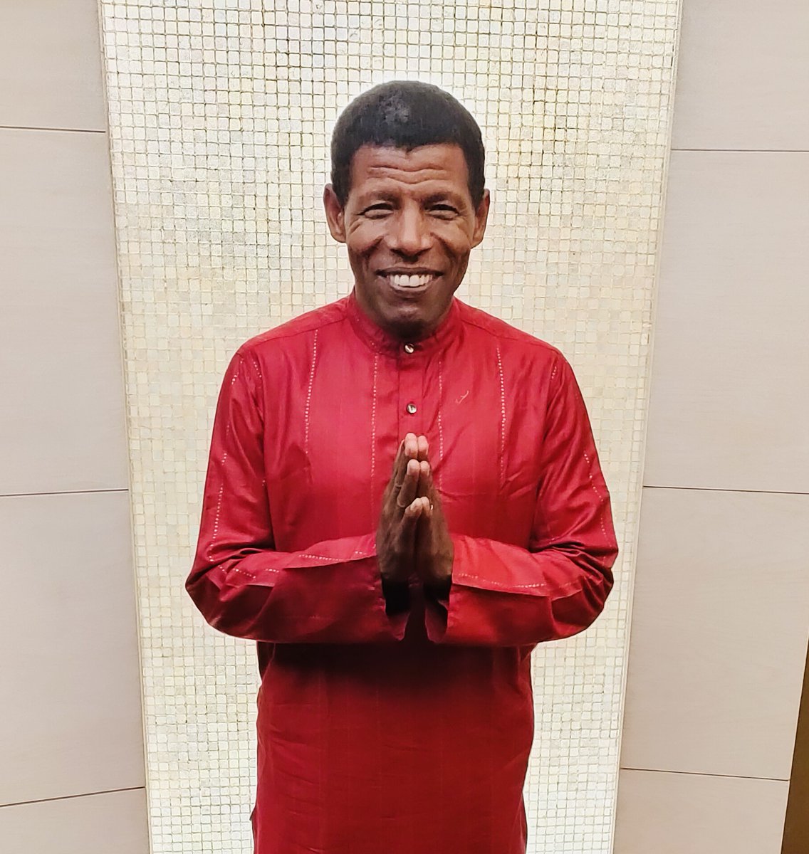 Namaste from our International Event Ambassador, @HaileGebr! 🙏 #VedantaDHM22 #RangDeDilli #BeyondTheFinishLine