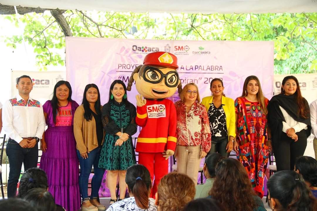 SIPCIA_GobOax's tweet photo. A fin de romper roles y estereotipos para una sociedad inclusiva, la @SMO_GobOax llevó a cabo la presentación de la campaña "Construcción de la Igualdad desde la niñez con Valentina, la princesa que no quería ser princesa", en la cual participó la titular de SEPIA Edith Aparicio. https://t.co/U2u8dXcmyB