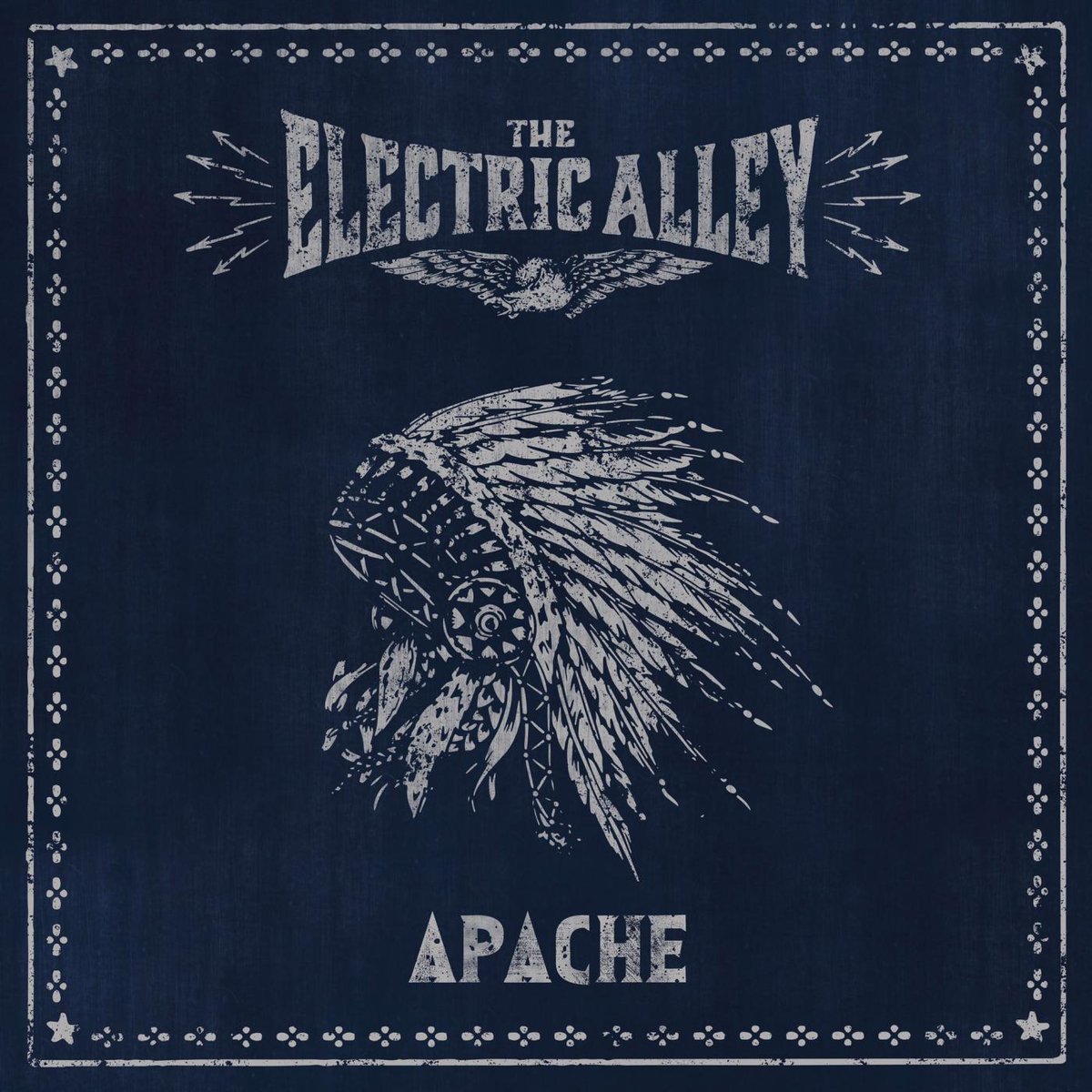 mariskalrock (@mariskalrock) on Twitter photo Hoy salió "Apache", cuarto disco de <a href="/ThElectricAlley/">The Electric Alley</a> , una de esas bandas que nos hacen preguntarnos aquello de ¿Cuán populares serían si vinieran del sur de Estados Unidos y no del sur de España?
Aun así, lleva viento en popa el grupo, que ya hizopinitos en el extranjero. Hoy salió "Apache", cuarto disco de <a href="/ThElectricAlley/">The Electric Alley</a> , una de esas bandas que nos hacen preguntarnos aquello de ¿Cuán populares serían si vinieran del sur de Estados Unidos y no del sur de España?
Aun así, lleva viento en popa el grupo, que ya hizopinitos en el extranjero.