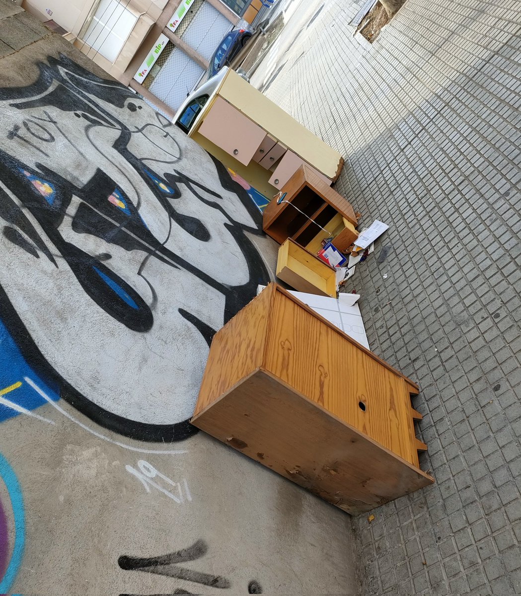 RecuperaBalears's tweet photo. De #SonOliva a #CalleAragón.
El sistema de recogida de #trastos actual premia al incívico. 🧹🗑️
¡Necesitamos cambios!
Batle: @hila
Infraestructuras: @AngelicaPastor
Model de ciutat: @Neustru
EMAYA: @EMAYA_Palma
Ajuntament: @ajuntpalma
@popularespalma @CsPalmaMallorca https://t.co/WwwPlslh4u