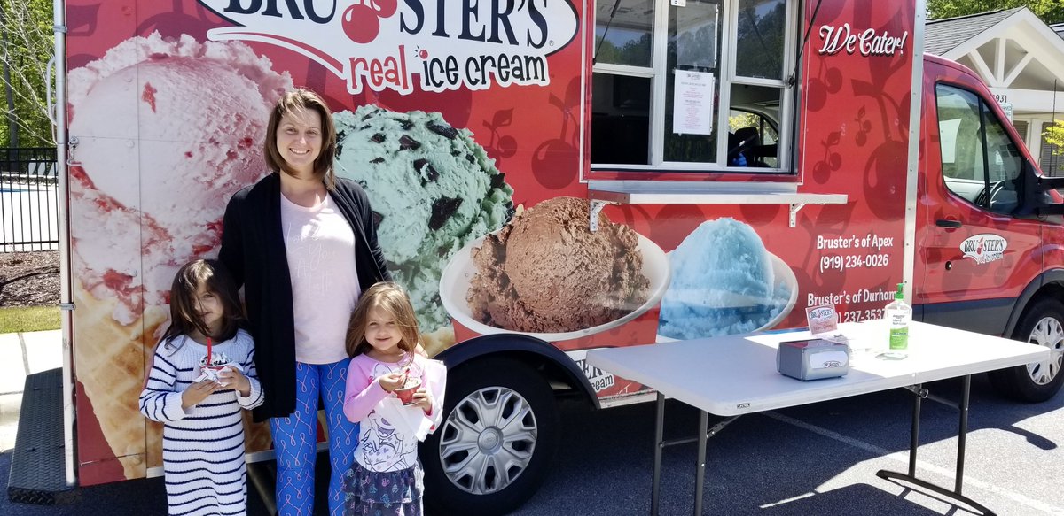 Evenings are better with a sweet treat. Satisfy that ice cream craving you’ve had all week. We’ll also be out this Saturday (10/15) at:

🏈 Duke: Football Tailgate, 330 Towerview Rd, Durham, 4-7:30p

See you soon! 💗