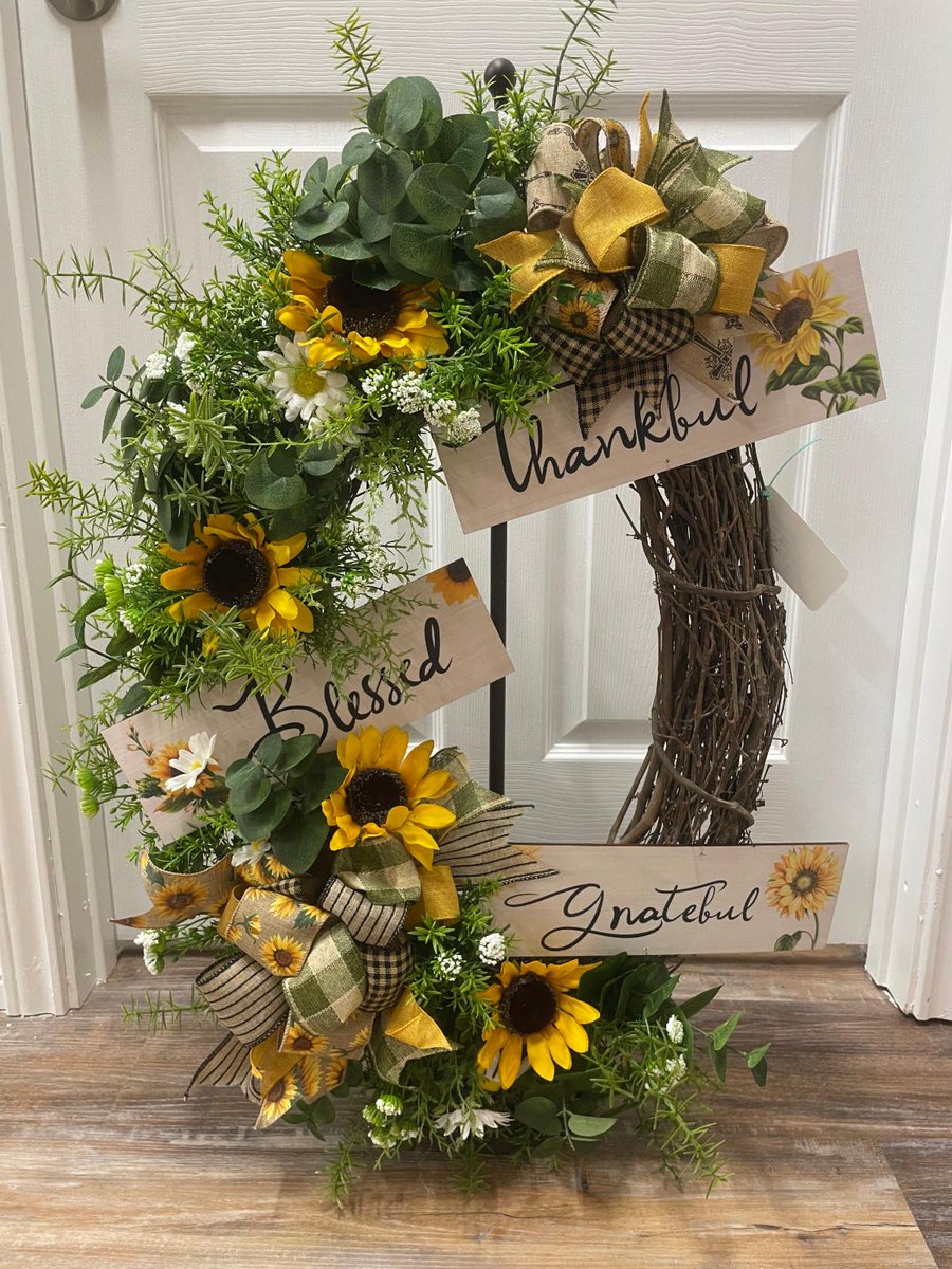 sos_tx's tweet photo. Look at these GORGEOUS items! Wreath shown is from @Kim Moline and https://t.co/rwx5jhZzD0
https://t.co/VX8cpiXCuq https://t.co/rcQ23hQI2L