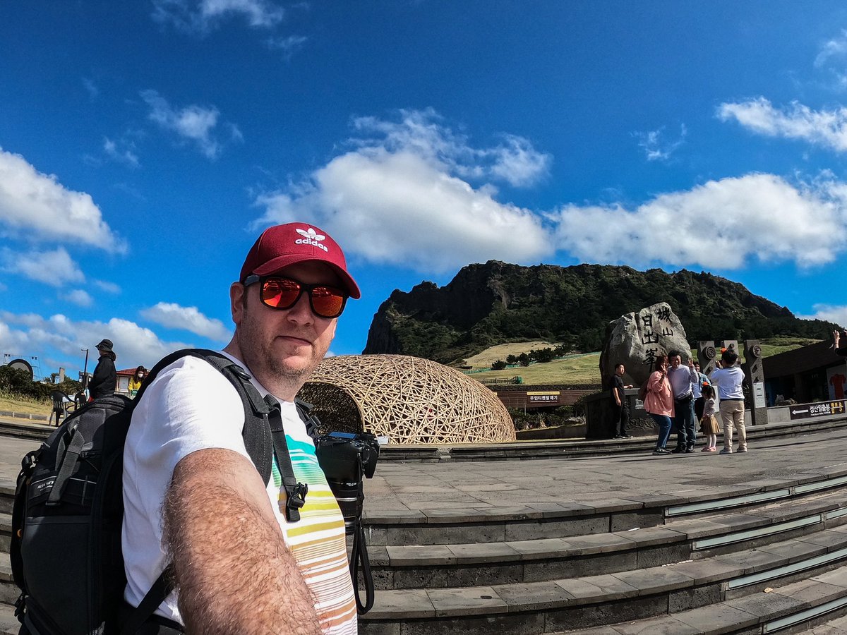 DanSh1elds's tweet photo. Seongsan Ilchulbong 🌋
#SeongsanIlchulbong #seongsansunrisepeak #Jeju #Jejuisland #Southkorea #Goprohero8 #Solotravel #Sabattical https://t.co/I4sirQZpSN