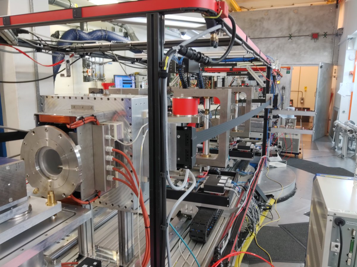 Pasquina-Lemonche Lab (@laia_pasquina) on Twitter photo Just came back from doing #BigScience ⚛️ for a short while on the SESANS Larmor instrument on the Neutron and Muon source from <a href="/UKRI_News/">UK Research and Innovation</a> next to #Diamond in Oxford. Looking how #BacteriaCells interact with neutrons☢️! It was really cool to learn new techniques with <a href="/t_catley/">Tom Catley</a> Just came back from doing #BigScience ⚛️ for a short while on the SESANS Larmor instrument on the Neutron and Muon source from <a href="/UKRI_News/">UK Research and Innovation</a> next to #Diamond in Oxford. Looking how #BacteriaCells interact with neutrons☢️! It was really cool to learn new techniques with <a href="/t_catley/">Tom Catley</a>