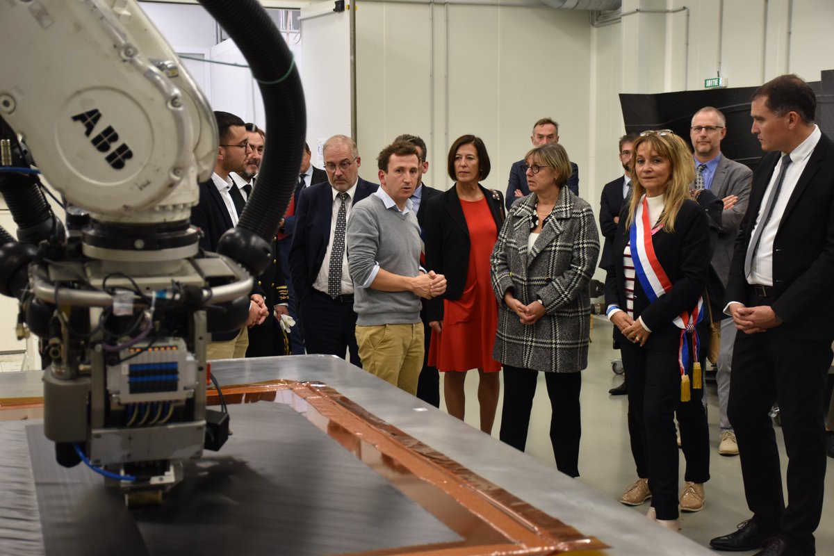 🔬🏭Riches échanges avec la Ministre de l'Enseignement supérieur et de la Recherche <a href="/sretailleau/">Sylvie Retailleau</a> en visite à <a href="/compositic/">compositic</a> ce jour sur les thématiques #materiaux #composites #maritime et sur l'étroit maillage entre #rechercheacadémique et #industriels sur notre territoire.