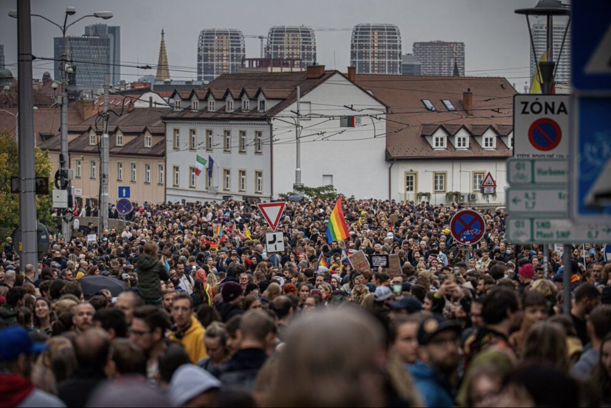 SME: Nejméně 20 tisíc lidí se sešlo v Bratislavě na pochodu proti nenávisti.

Foto: Marko Ere / <a href="/denniksme/">Denník SME</a>