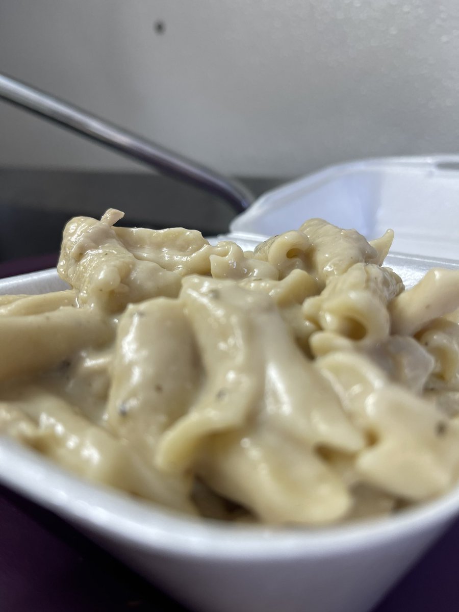 FSnackshack's tweet photo. We are serving More Than Plants again! Here from 11-3 then heading to the Jonesborough Halloween Festival🎃 from 5-9. Special today is plant-based chicken Alfredo! 🤤 #yum #foodtruck #strawberryplains #plantbased https://t.co/53cwdXHzPW