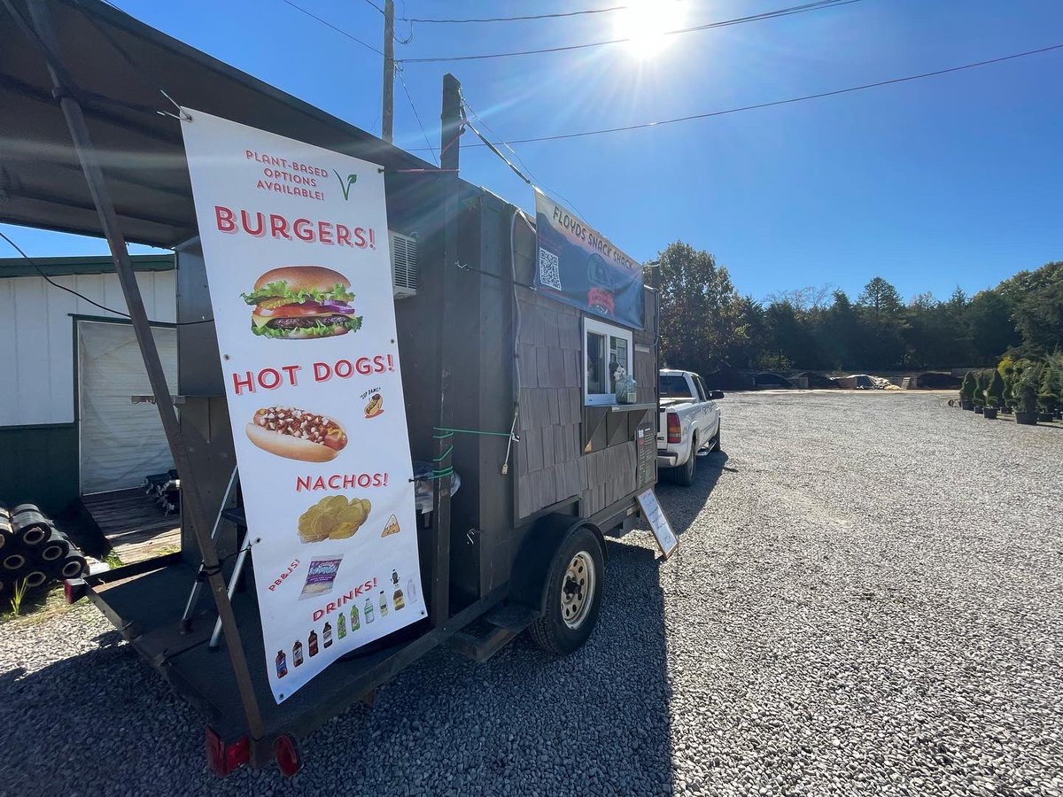 FSnackshack's tweet photo. We are serving More Than Plants again! Here from 11-3 then heading to the Jonesborough Halloween Festival🎃 from 5-9. Special today is plant-based chicken Alfredo! 🤤 #yum #foodtruck #strawberryplains #plantbased https://t.co/53cwdXHzPW
