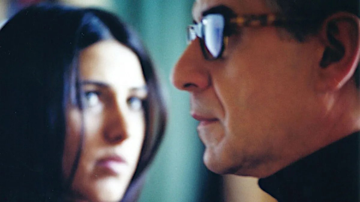FraLauricella's tweet image. 🎥#100film 🎞️#cinema 

Le conseguenze dell'amore
📣di Paolo Sorrentino 2004
🎭con Toni Servillo, Olivia Magnani, Adriano Giannini, Raffaele Pisu, Angela Goodwin, Diego Ribon, Giselda Volodi.

Il capolavoro di Sorrentino ispirato a Celine.

📺in #Streamin du #PrimeVideo @NetflixIT
