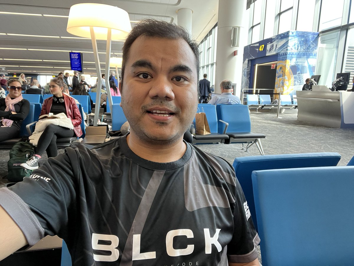 mvmesina's tweet photo. Good luck @BLACKLISTINTL sa playoffs! 
Congrats momshoes #mv33p 
@trykegutierrez https://t.co/1atXd2vDB9