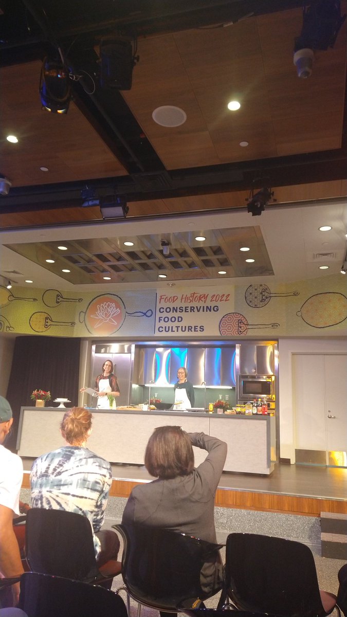 vgpvisions's tweet photo. Happy #FoodJusticeFriday! Celebrating #FoodCulture and #FoodJustice learning at the @smithsonian with @AshleyRoseYoung for #FoodHistoryWeekend! #SmithsonianFood #LoveAAPI https://t.co/zSej6ow3yk