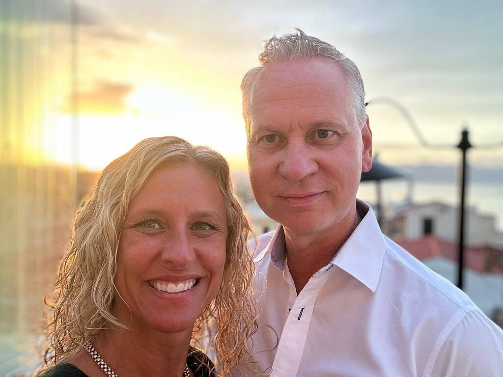 marlenebergman's tweet photo. Catching the sunrise with the Friday dinner #friday #october14 #autimn #platanias #crete #greece #sunset #dinner #llve #hisband #aperolspritz #prosecco https://t.co/ywFieneWuT