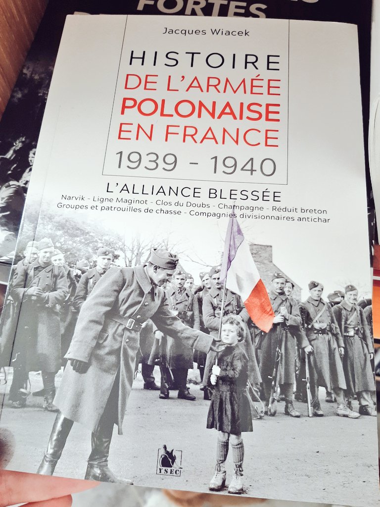 C_VargasHarle's tweet photo. #VendrediLecture le dernier ouvrage de @JacquesWiacek à propos de l'armée polonaise pendant la campagne de France. Un sujet peu traité sur la période que j'ai hâte de découvrir un peu plus ! https://t.co/xy27iLSL1x