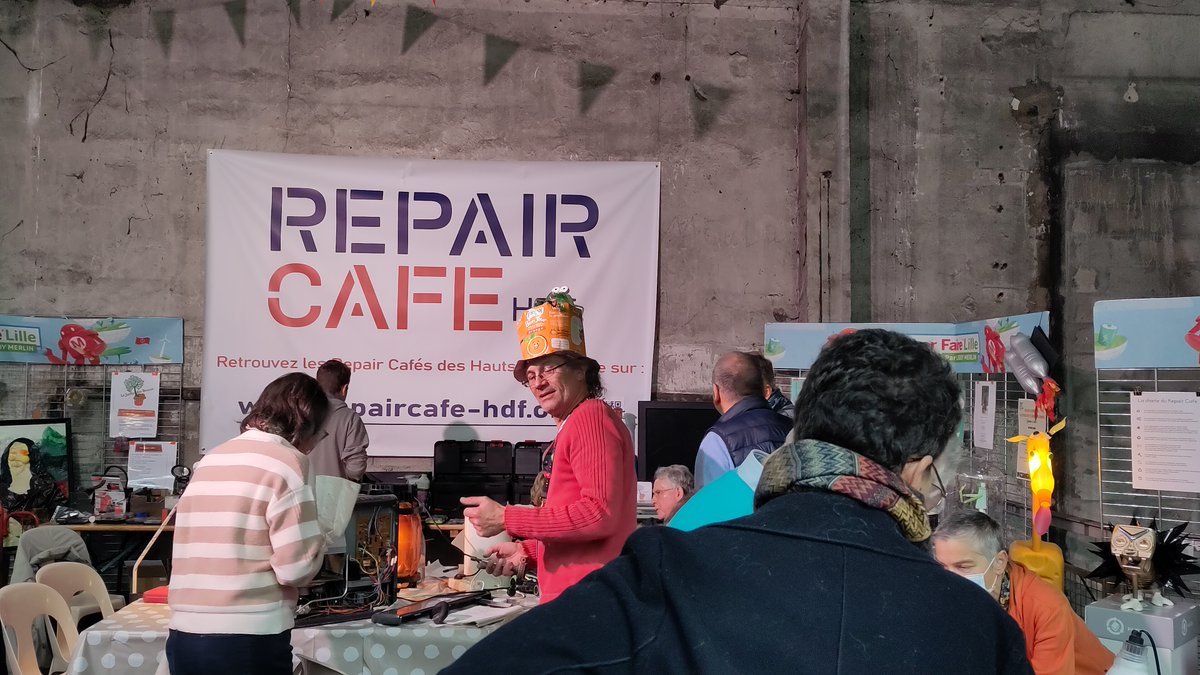 RFFLabs's tweet image. Egalement sont présents @Handifablab - Yes We Fab - @RepairCafeFr (HDF) - @reseau_canope - @HoliMaker