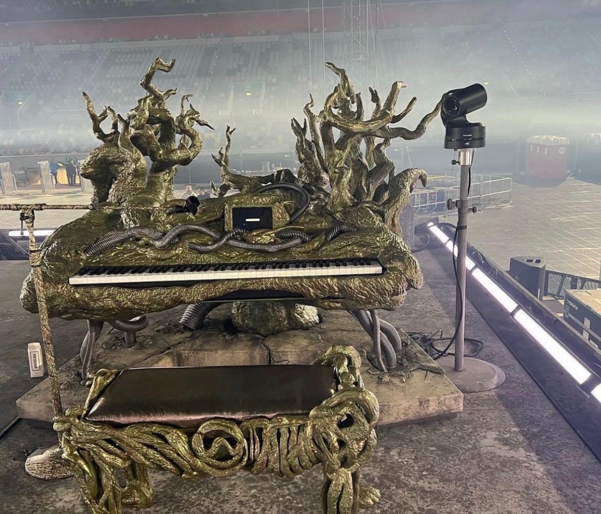ryanleejohnson's tweet photo. New photos of Lady Gaga's Chromatica Ball piano ✨ https://t.co/pYSJ88HRW5