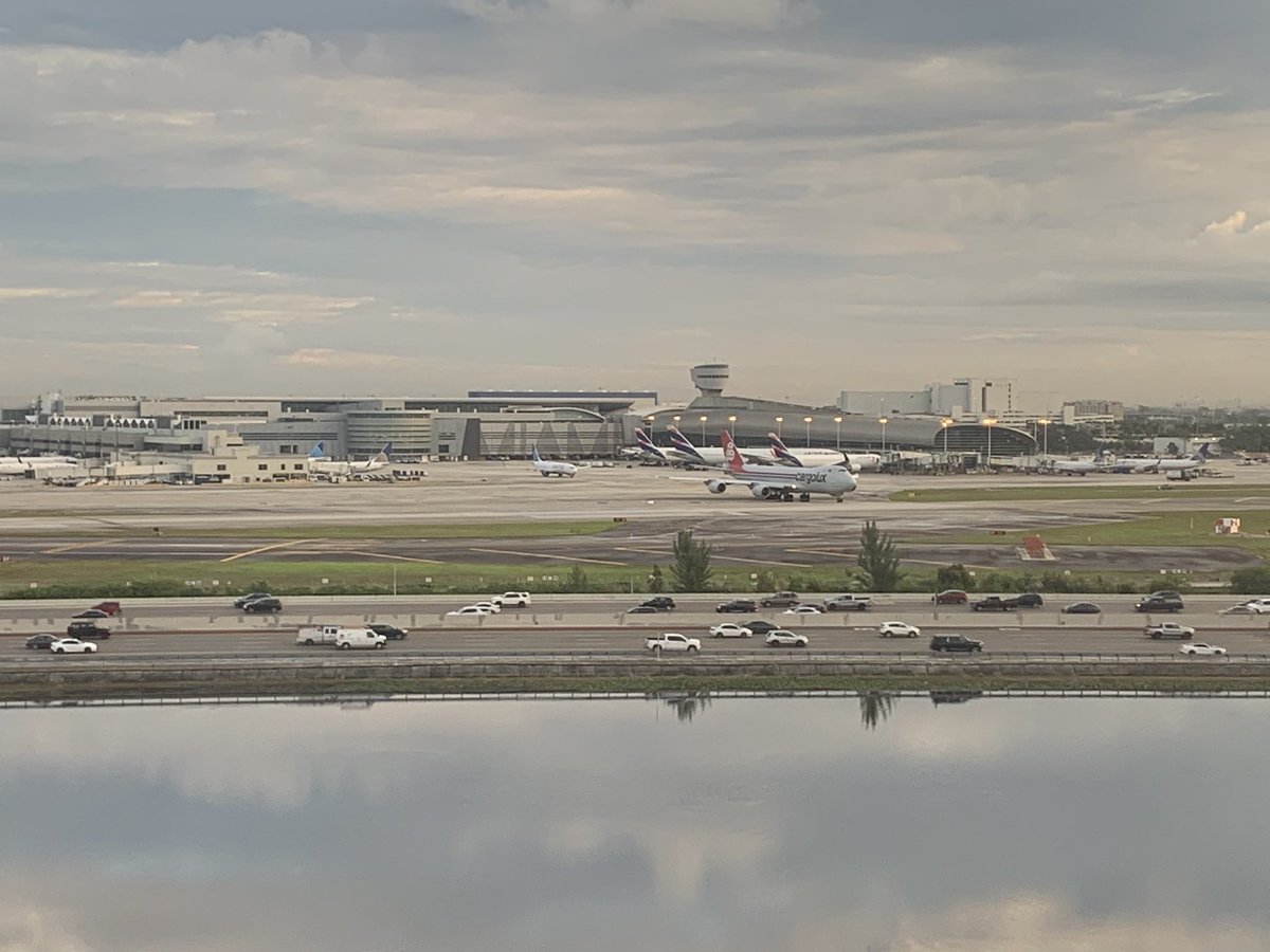 GZ_Spotter's tweet photo. Da View! #planespotting @iflymia #HiltonHonors #B748F @Cargolux_Intl https://t.co/mPQQKBEqZt