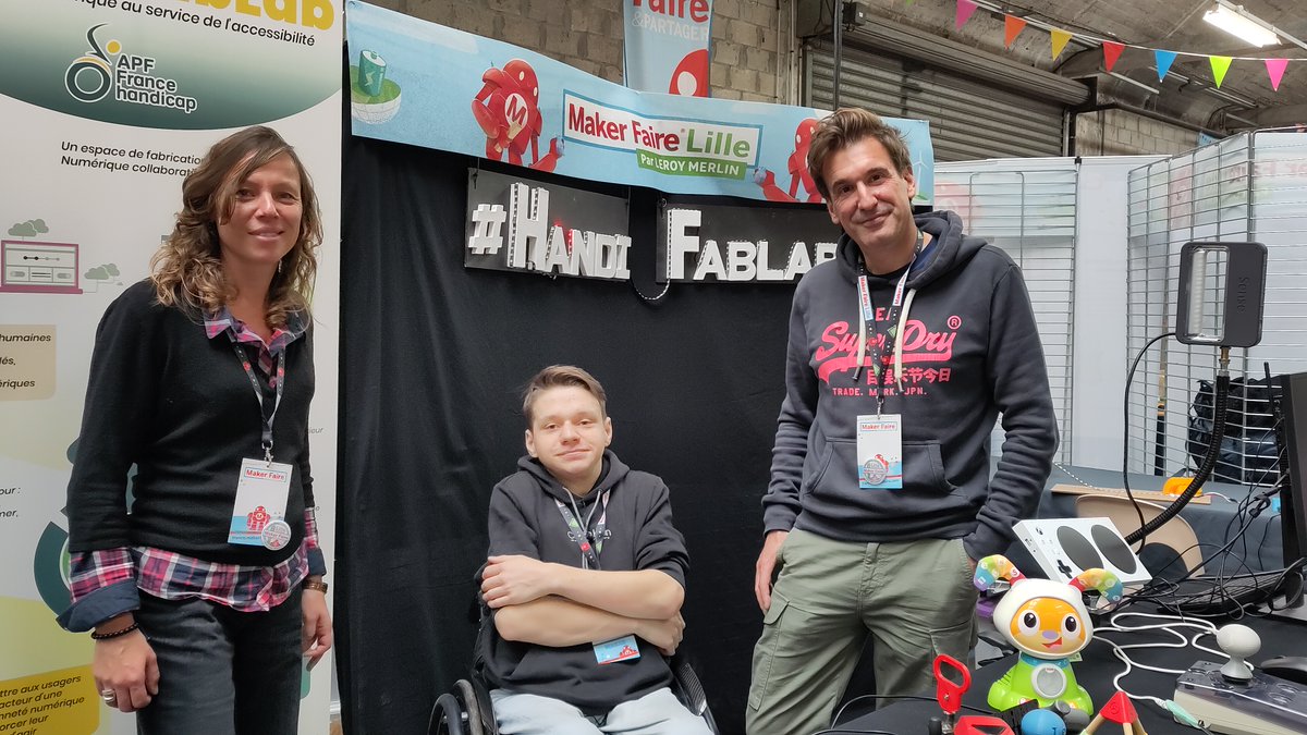 RFFLabs's tweet image. Egalement sont présents @Handifablab - Yes We Fab - @RepairCafeFr (HDF) - @reseau_canope - @HoliMaker