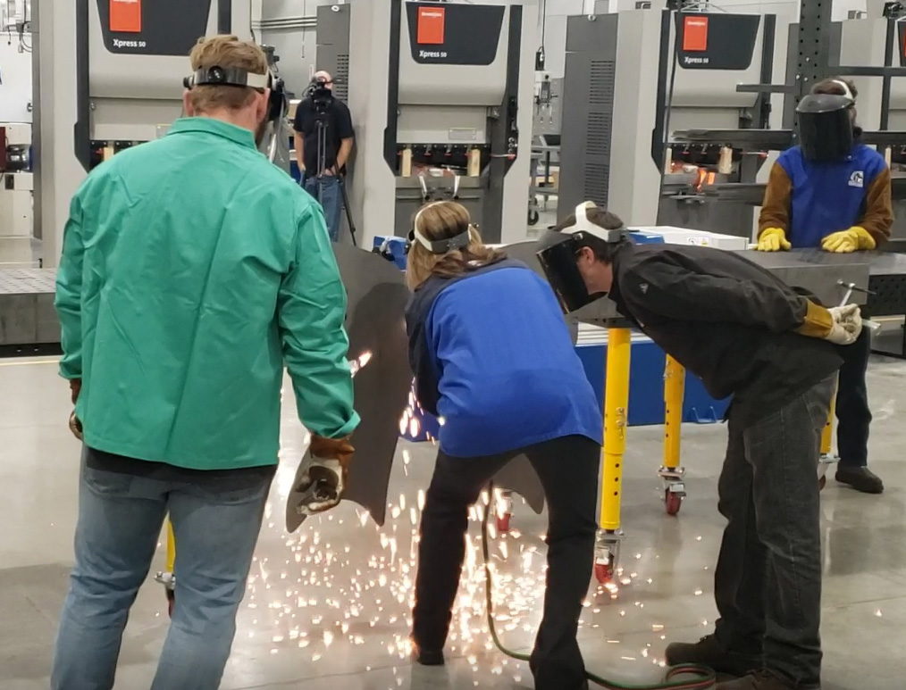 Legat_Architect's tweet image. Sparks flew at the ribbon-cutting ceremony for @CLCIllinois&apos; new, Legat-designed Advanced Technology Center in Gurnee, IL. Learn more about the ATC and its Oct. 22 grand opening event: youtube.com/watch?v=VTTWgs… Thanks to our partners at @Power_Construct, @RTM_ENG, and @larsonengr.