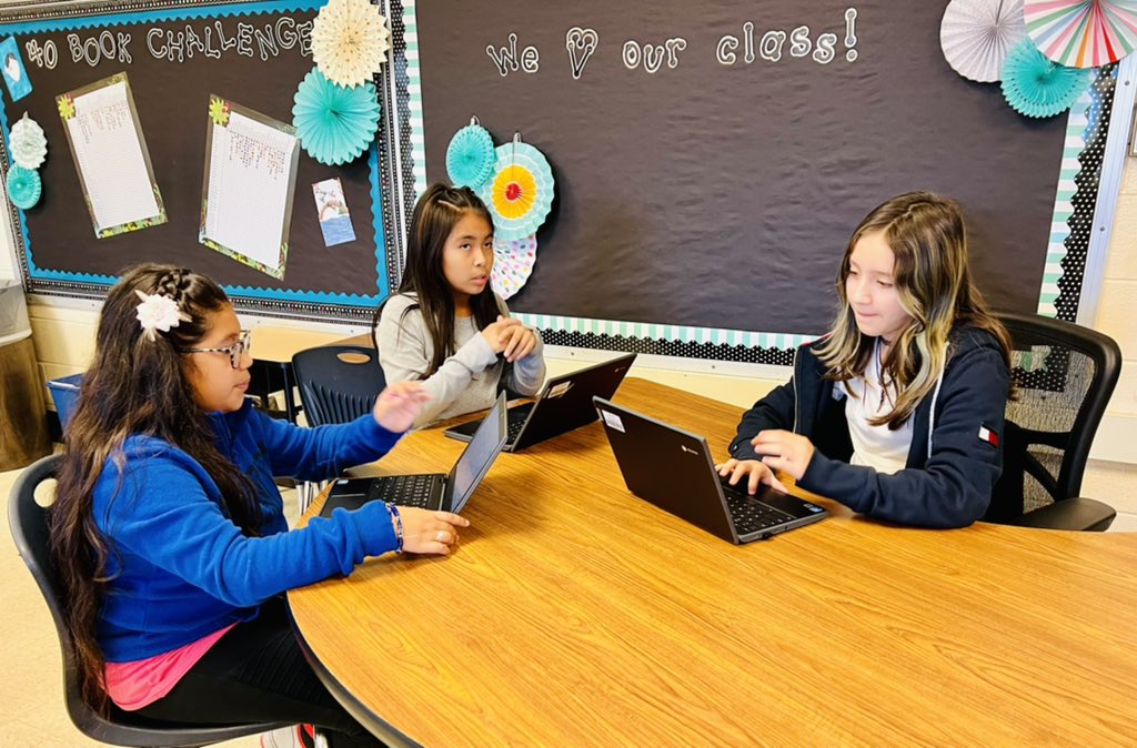 MachacekMrs's tweet photo. Fifth graders are collaborating to compare and contrast characters in a story.  They love to get out of their desks and move around the classroom!  @GlenOaksNPD117 #GlenOaksSchool https://t.co/6cA4oKwc1x
