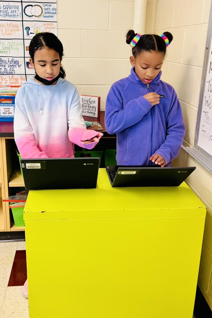 MachacekMrs's tweet photo. Fifth graders are collaborating to compare and contrast characters in a story.  They love to get out of their desks and move around the classroom!  @GlenOaksNPD117 #GlenOaksSchool https://t.co/6cA4oKwc1x