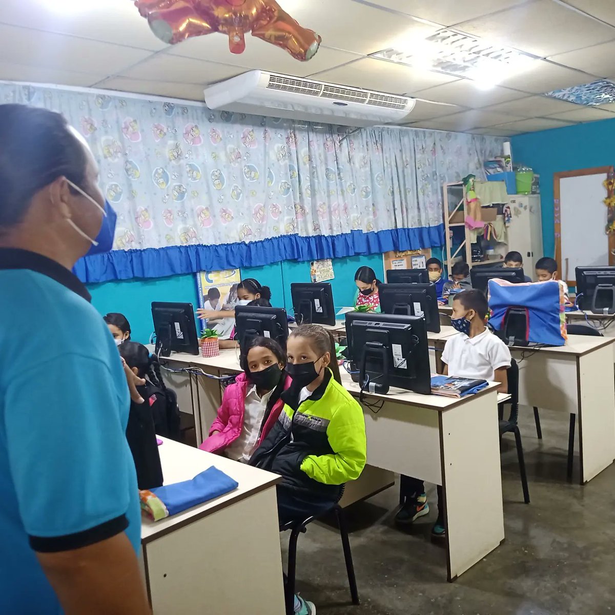 Ronald_Aaraujo's tweet photo. #14Oct|🇻🇪 Un Poema a Bolívar 
Desde el #Cbit EBE Jesús Martín León Estudiantes crearon  Poemas al Libertador desde su propia inspiración, Circuito #200201013
Red Intercircuital Tinaquillo.

#VenezuelaEsPoesía

@NicolasMaduro @_LaAvanzadora @MPPEDUCACION @CesarPSUVDip @ze_cojedes https://t.co/MepeKjTdbN