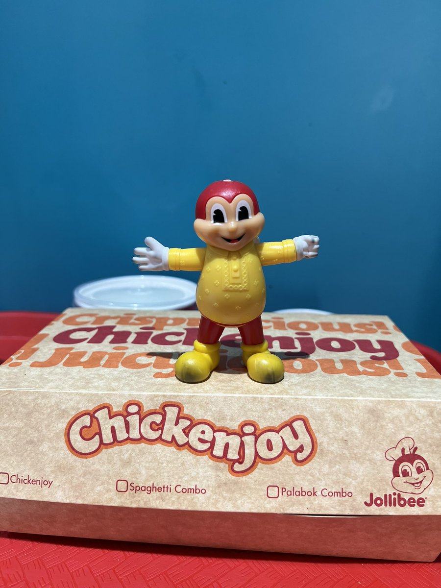mvmesina's tweet photo. Flew to Times Square to taste the bee! 
#bidaangsaya #jollibee #jollivin #chickenjoybucketlist https://t.co/nqx5tLJ7fX