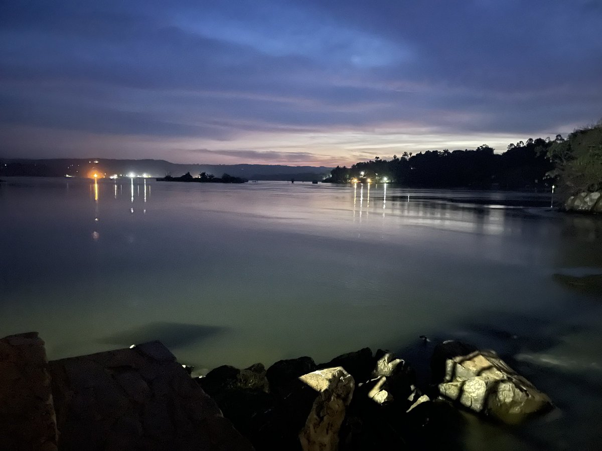GodwinTOKO's tweet photo. Source of the Nile at Dusk. This pictures was taken a few minutes back.

Nothing describes Uganda better than this: a naturally beautiful country plagued by bad leadership.
#SightsOfUganda ✌️🏾 https://t.co/nKPCNI9vY4
