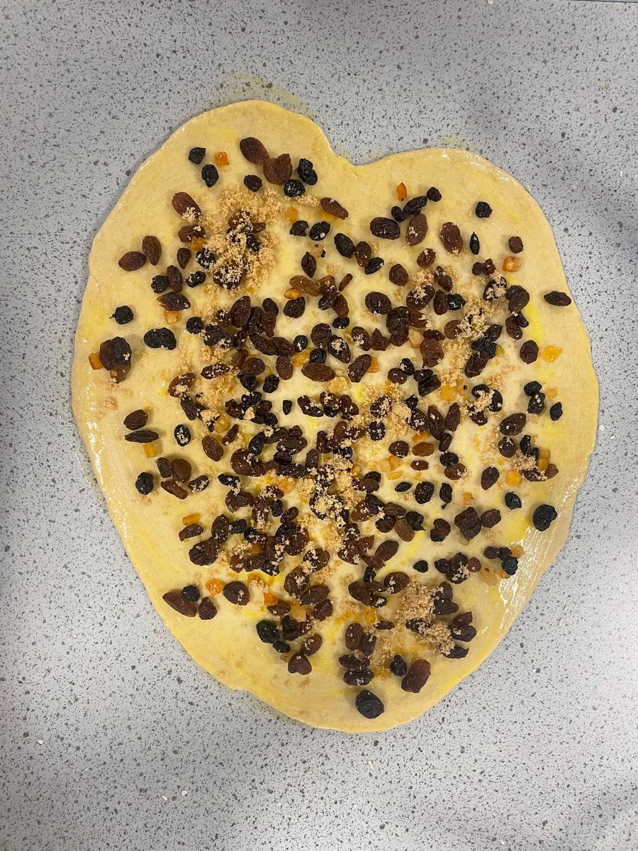 ActToan's tweet photo. Our Year 10 students thoroughly enjoyed creating Chelsea Buns. 😊

#topchef #ChelseaBuns #delicious https://t.co/QAGDh10xBE